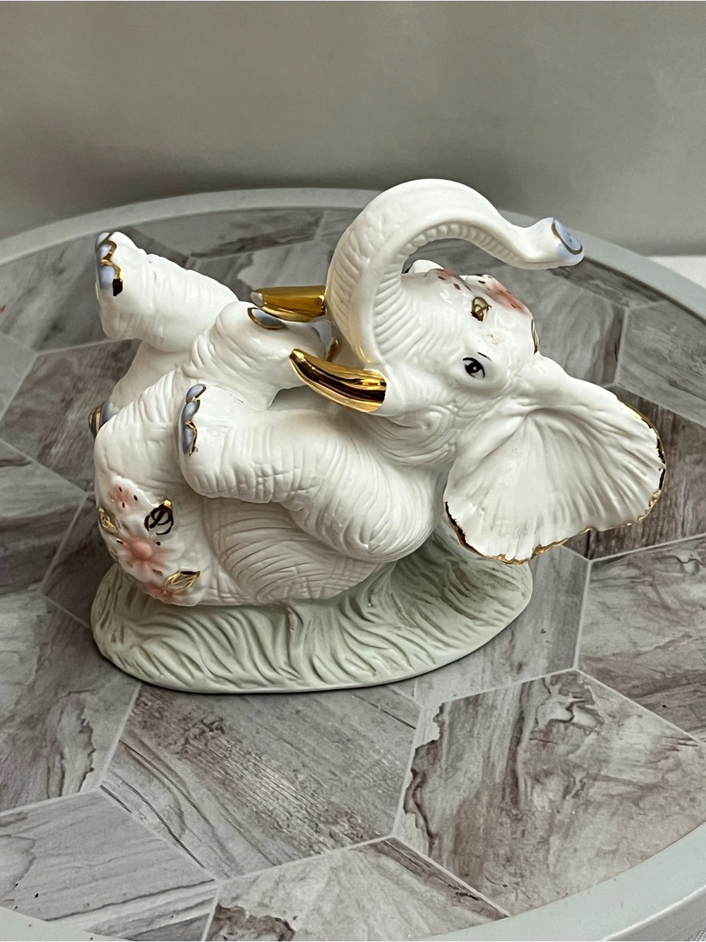 Vintage White Porcelain Elephant Figurine Gold Trim Japan Lucky Decor 5 Inch - Picture 3 of 7